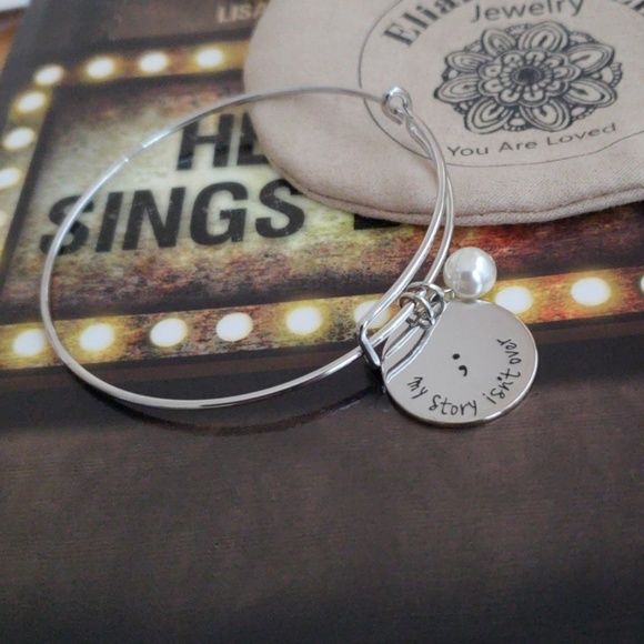 Eliana and Eli Jewelry - 💖FLASH SALE Charm Bracelet💖